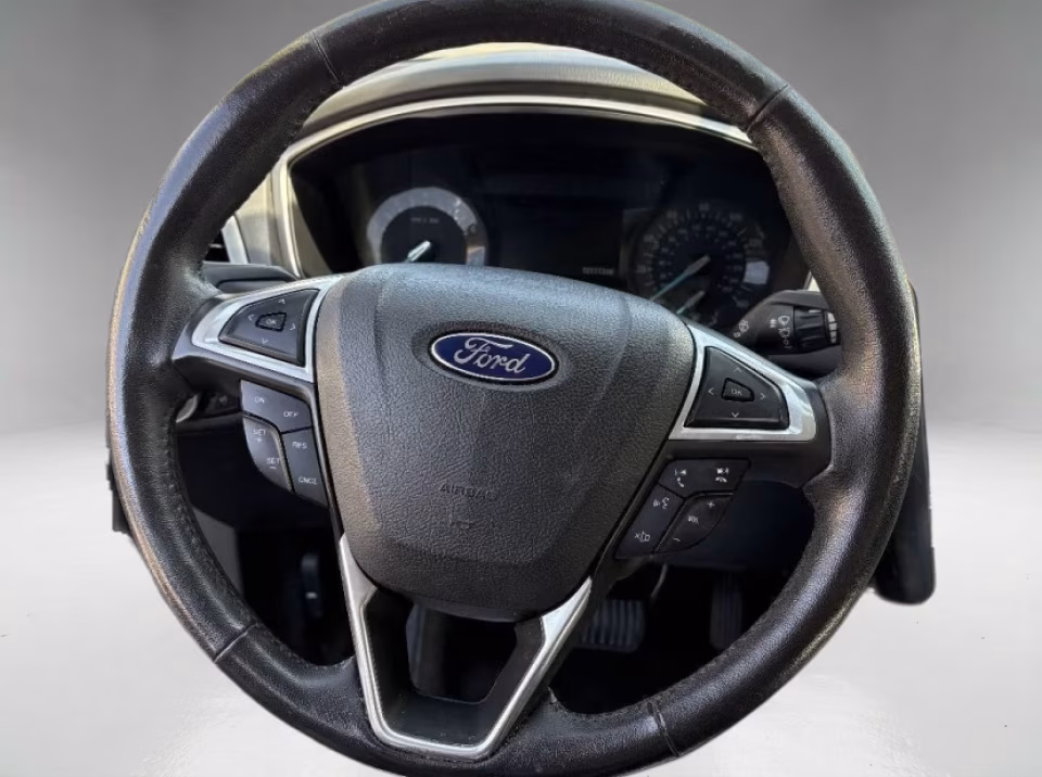 2016 Ford Fusion SE - Photo 6